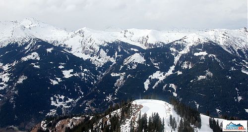 Výhled od Fulsecku v lyžařském středisku Dorfgastein byl z hlediska sněhu v nižších polohách docela smutný