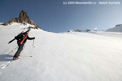 Fantastic weather, snow, boss Mirka is climbing Kozelskij – the summit is already seen