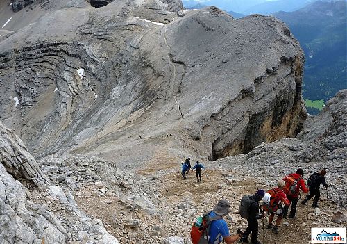 Zostup z vrcholu La Varella - 3055 m