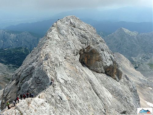 Na hrebeni Triglavu, pohľad z Triglavu na Malý Triglav