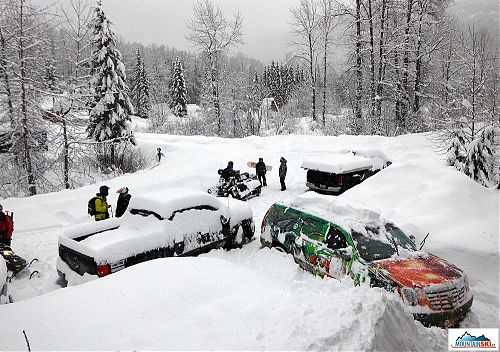 Sledders/noboarders, když napadne sníh, Trout Lake, BC