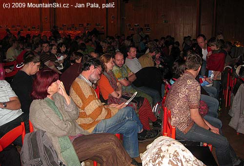 Big hall in KD Ládví was completely full in Sunday's afternoon