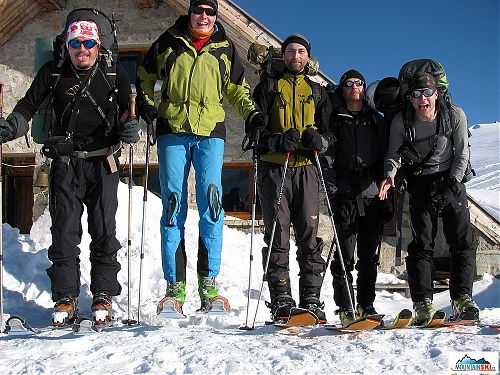 Nasertivní útočná skupina – Ropák, co nepozná var, nejpomalejší česká skialpinistka Markéta, průkopník slepých uliček Hanz, progresivní lyžař Dušan a Stařena zvaný Blatouchový Květ, foto Jan Stárek