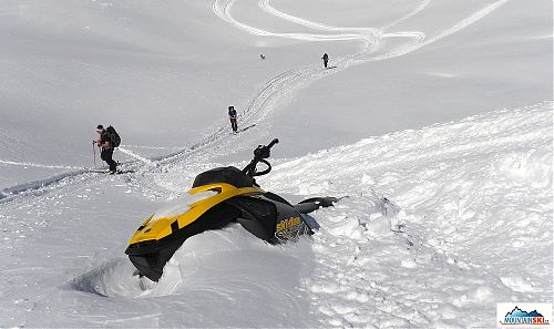 Pirinovo kladivo na tyhle neznabohy. Dobře, že alespoň jeden ztroskotal, foto Markéta Syllová