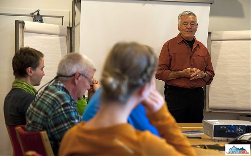 Zakladatelm firmy Hilleberg pan Bo Hilleberg při přednášce