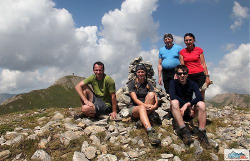 Fakultativního výletu na Turčin (2702 m) se zúčastnila tato česko-slovenská pětice (a fotograf)