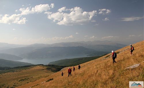 Sestup ze Sandaktashe k jezeru Mavrovo