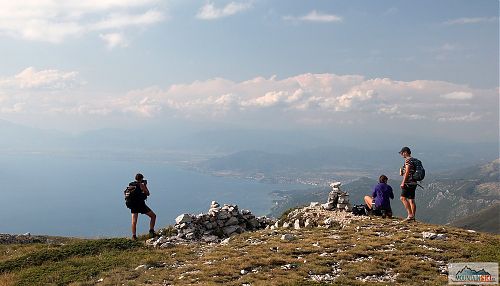 Vyhlídka na Ohrid při sestupu z Magaro