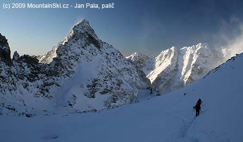 Morning ascend from hut to pass Váha, Kopky peak in background