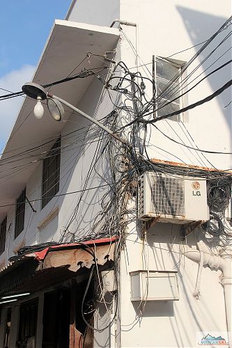 Typická elektroinstalace na Zanzibaru