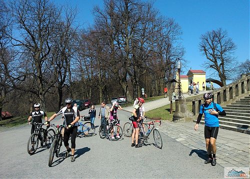 Kolesari a kolesarki na Hostýně