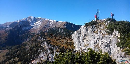 Výhled přes vrchol Stubwieswipfel (1786 m) na Warscheneck (2388 m)