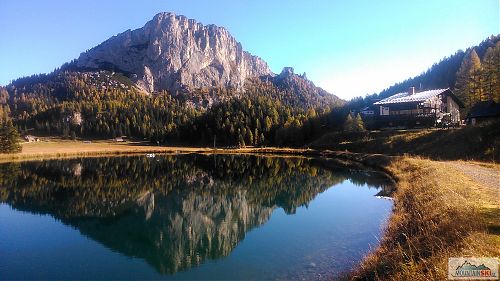 Vrchol Stubwieswipfel (1786 m) tvoří ukázkové pozadí za chatou Linzen haus