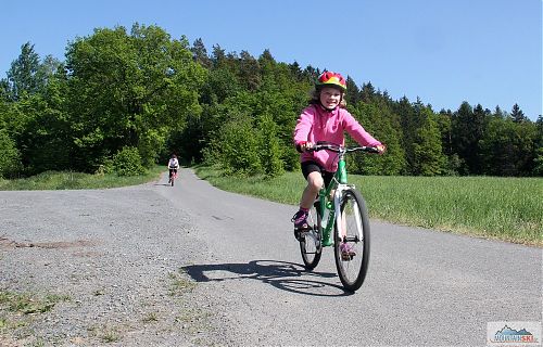 Závěrečná asfaltová střelba dole kopcom do Jablůnky