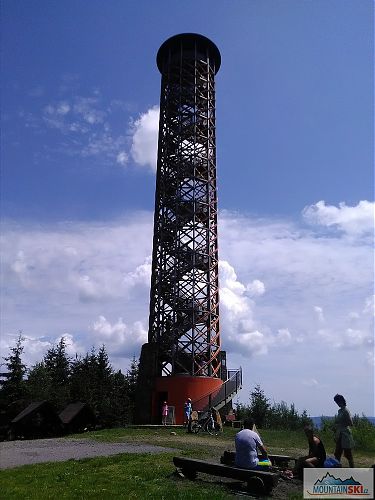 Hra mraků kolem rozhledny Vartova