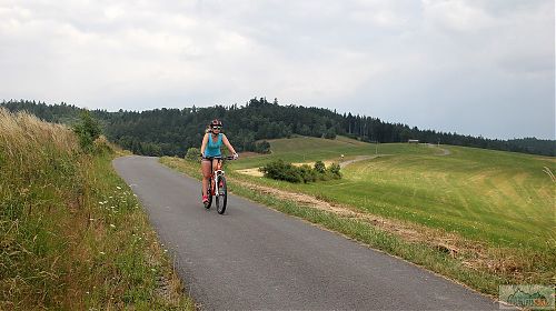 Z Bludného do Hošťálkové je krásný dlouhý sjezd - ideální na silníční kolo