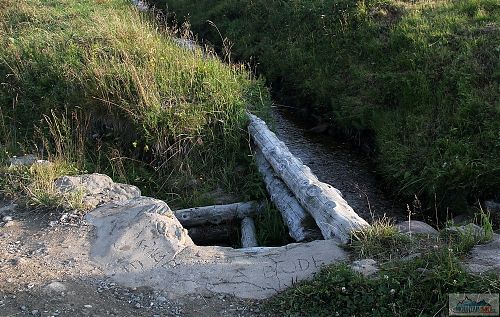 Dobrá hláška KRNAP je a bude, chybí doplnit, že vybetonovaný a vyasfaltovaný, když i u vodní vpusti se kombinuje dřevo s kamením a spoustou betonu