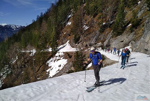 Cesta nabízí příjemné stoupání a krásné výhledy