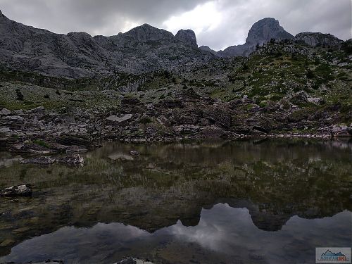 Podvečerní jezero Pejes