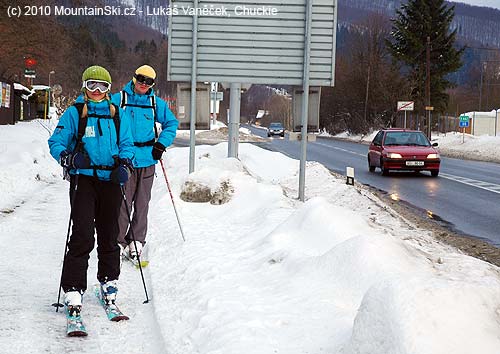 Skialpinists on the road