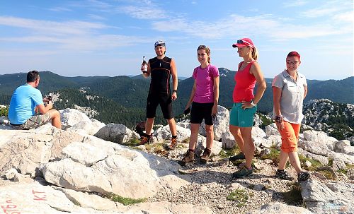 Jedním ze snadno dostupných vrcholů z Premužičovy stazi je i Gromovača (1676 m)