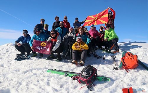 Vrcholovka na Bakardanu (2704 m) s Titovým vrvem v pozadí