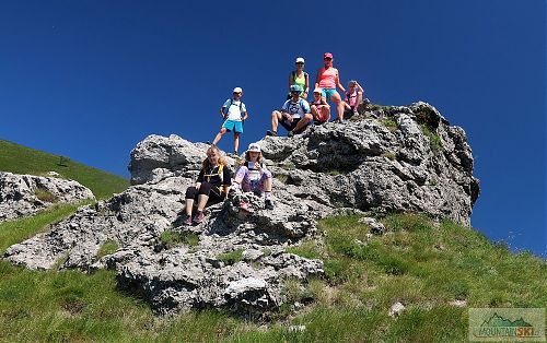 Gruppen foto při sestupu z chaty Hahlić