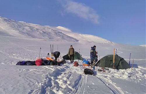 Ideální mírně zvlněný terén na přechody na backcountry běžkách